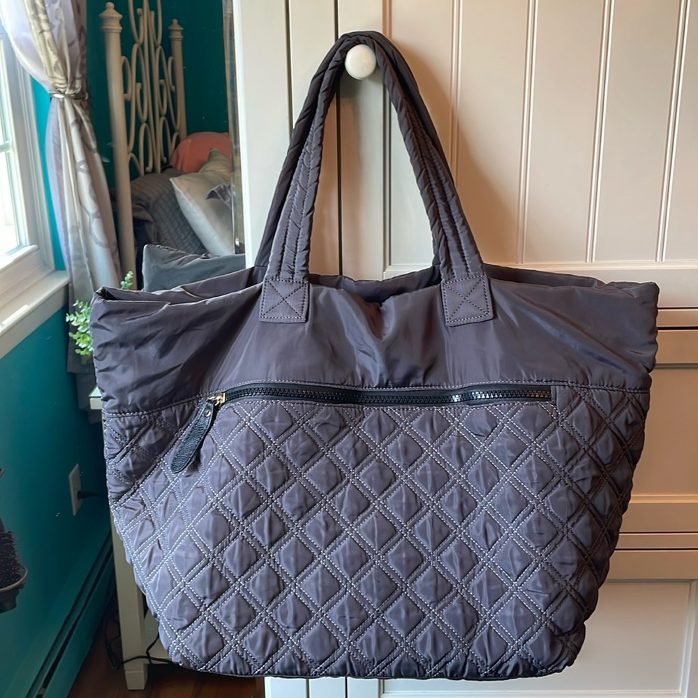 EUC - SONDRA ROBERTS SQUARED- large nylon tote